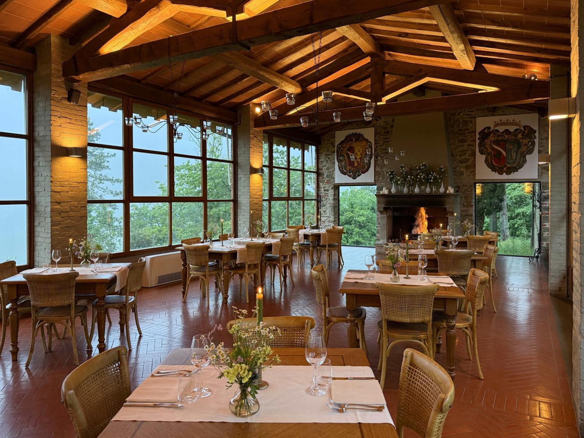 Castello Di Gargonza Hotel Monte San Savino Luaran gambar